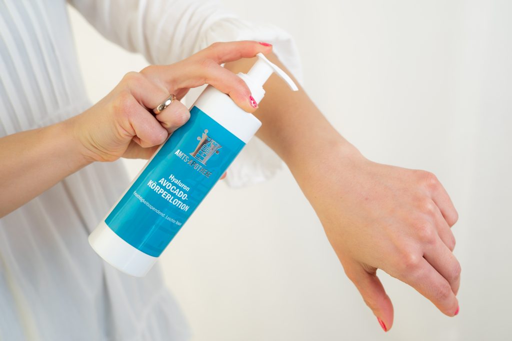 Flasche Avokado-Körperlotion mit Hyaluron